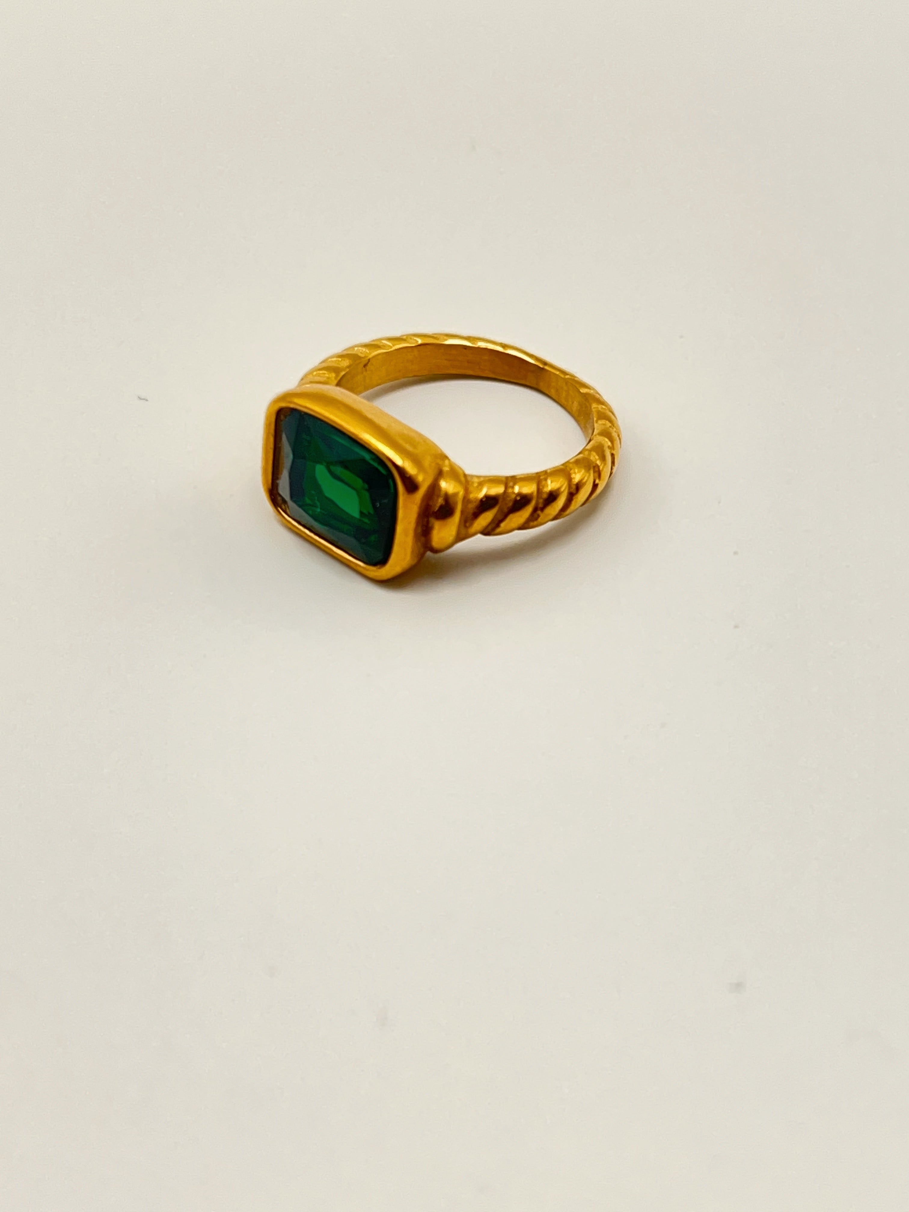 Verde Signet Ring